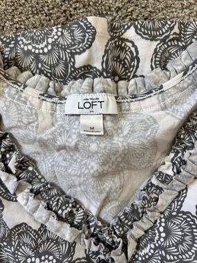 LOFT Gray & White Ruffled Neck Floral Blouse